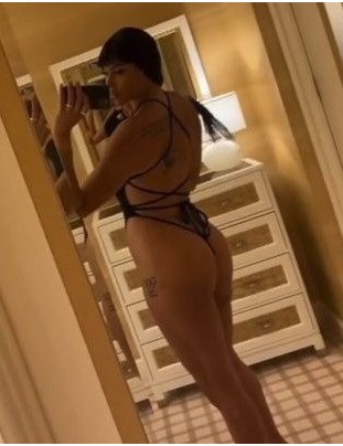 Liz Cambage showing up her sexy body